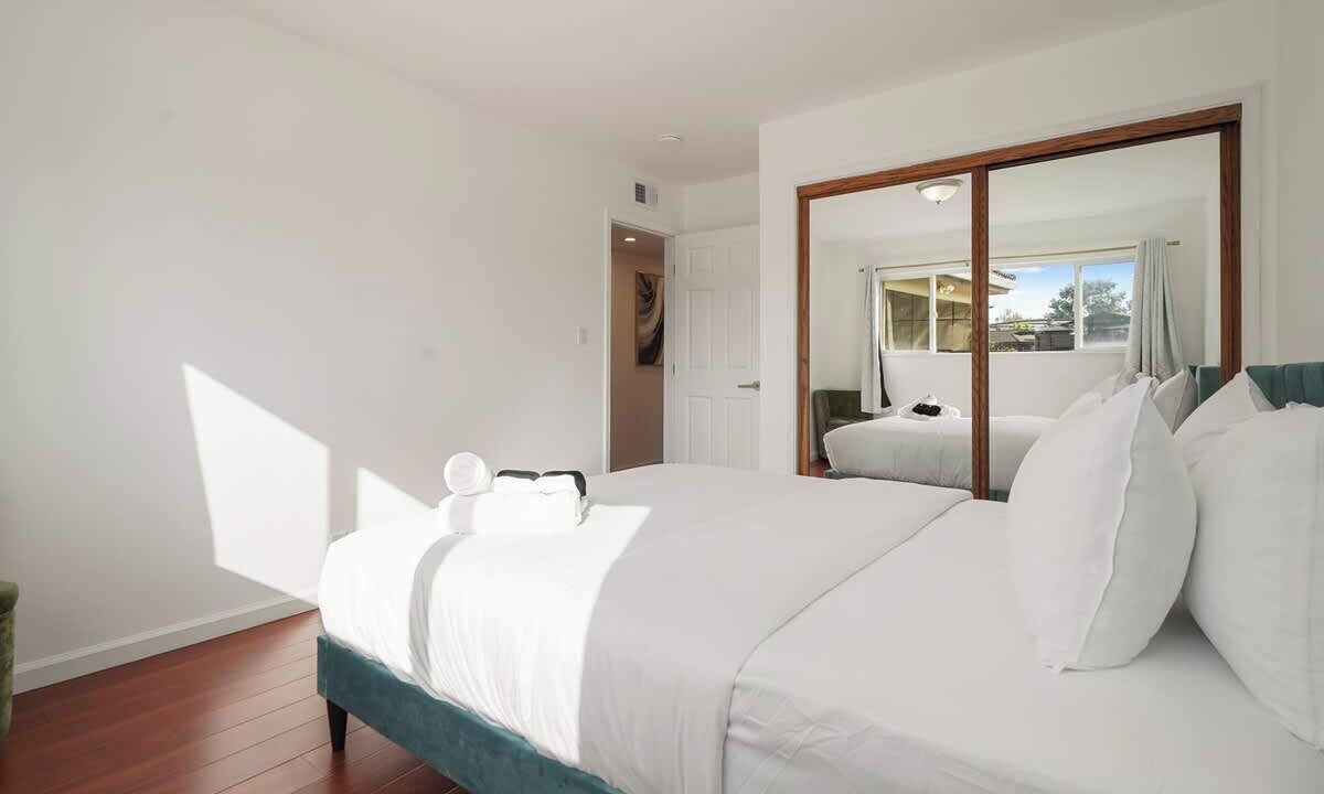 Photo of Bedroom in East San Mateo