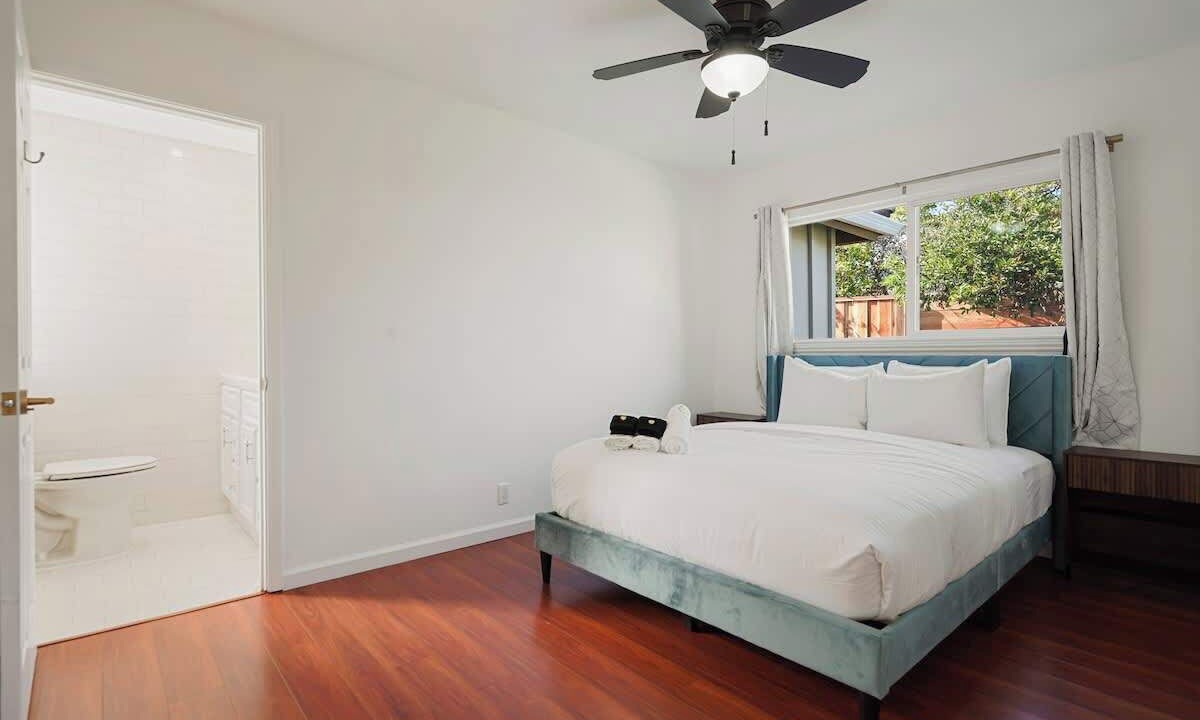 Photo of Bedroom in East San Mateo