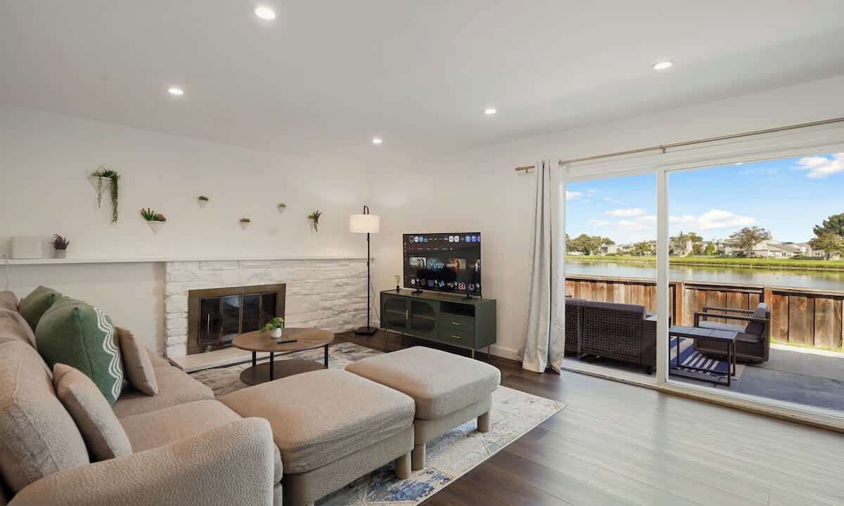 Photo of Livingroom in East San Mateo