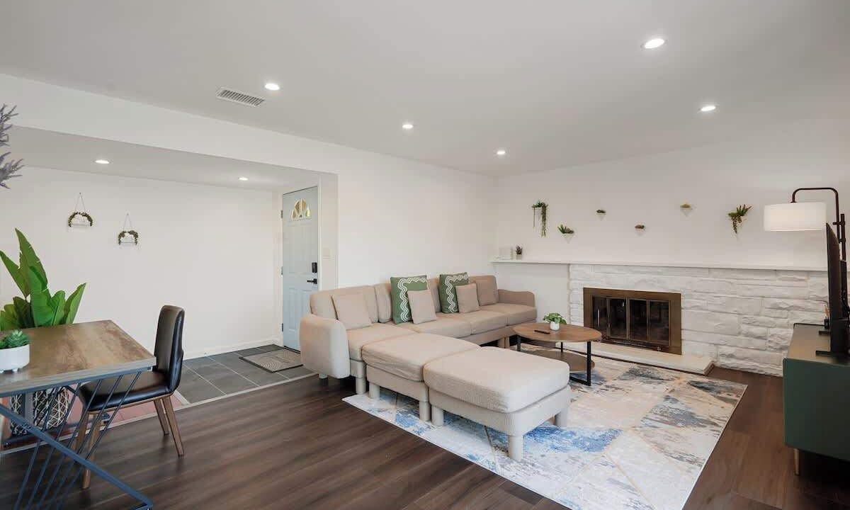 Photo of Livingroom in East San Mateo