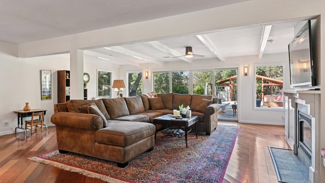 Photo of Livingroom in Yountville