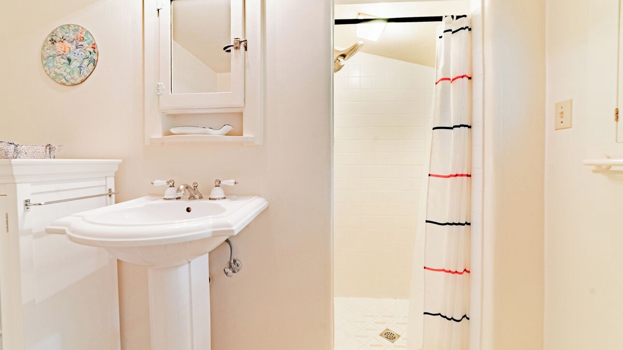 Photo of Bathroom in Golden Rectangle