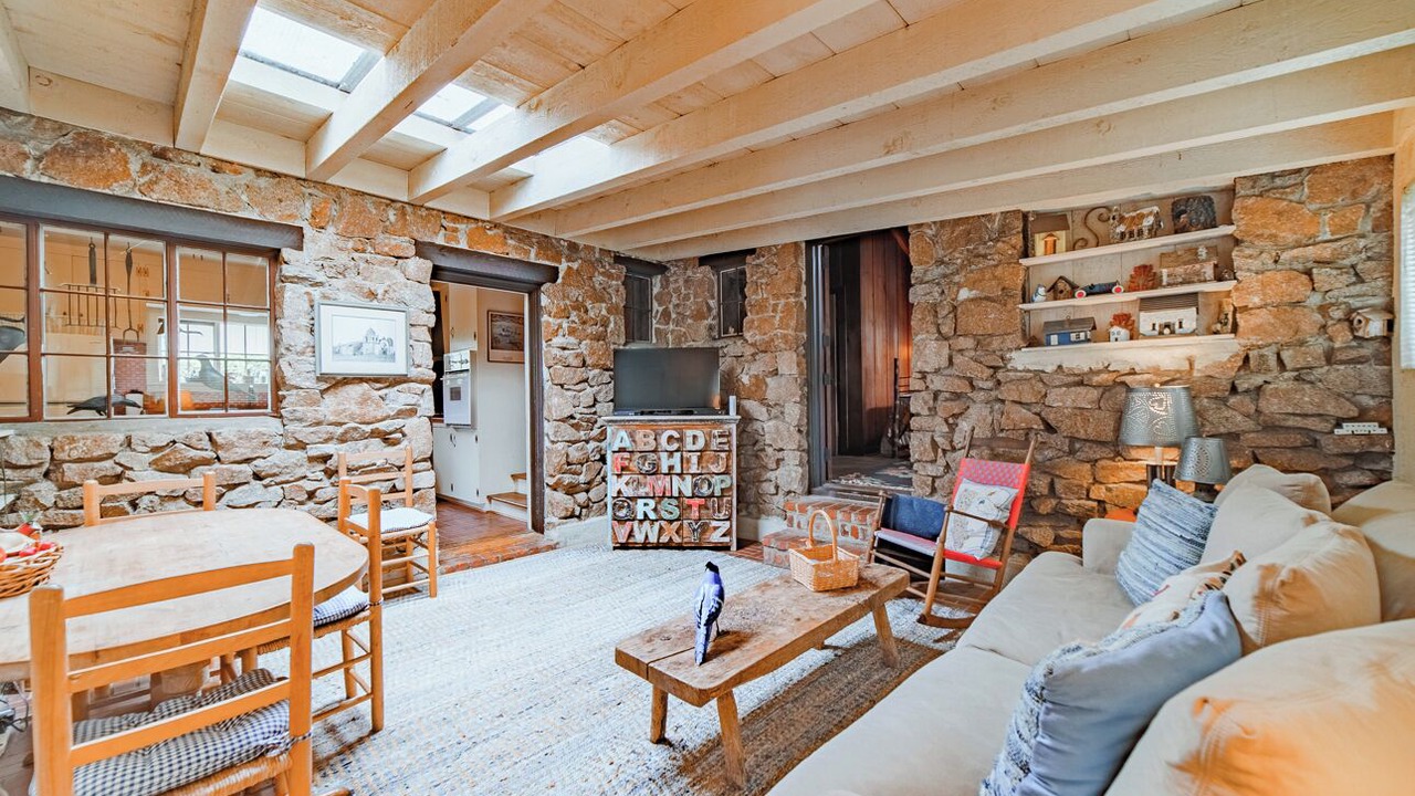 Photo of Livingroom in Golden Rectangle