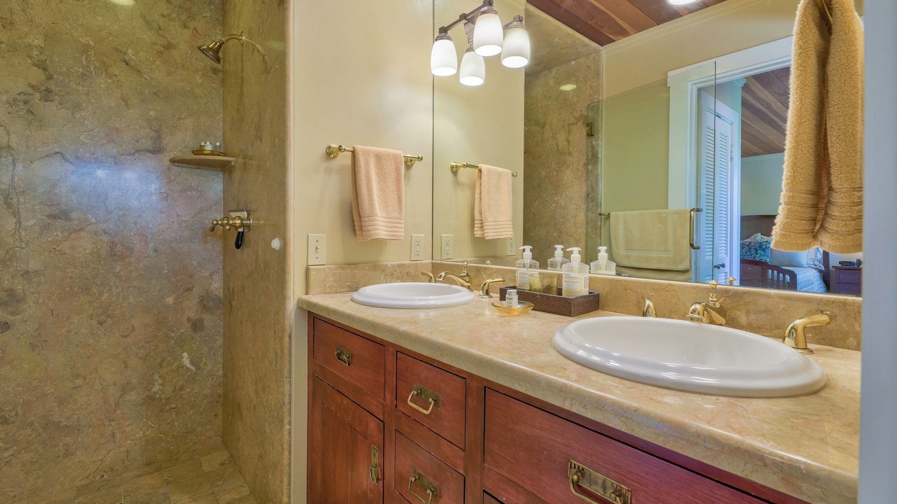 Photo of Bathroom in Golden Rectangle