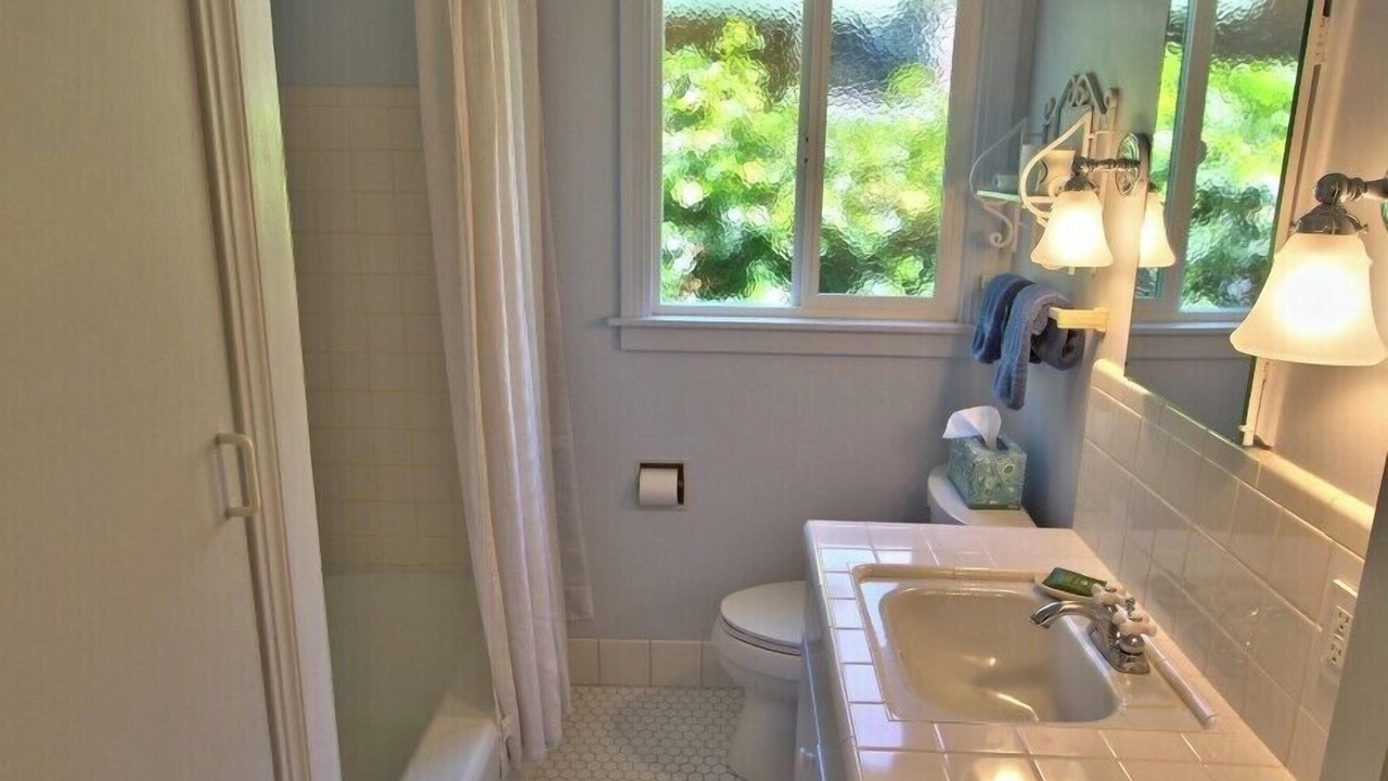 Photo of Bathroom in Golden Rectangle