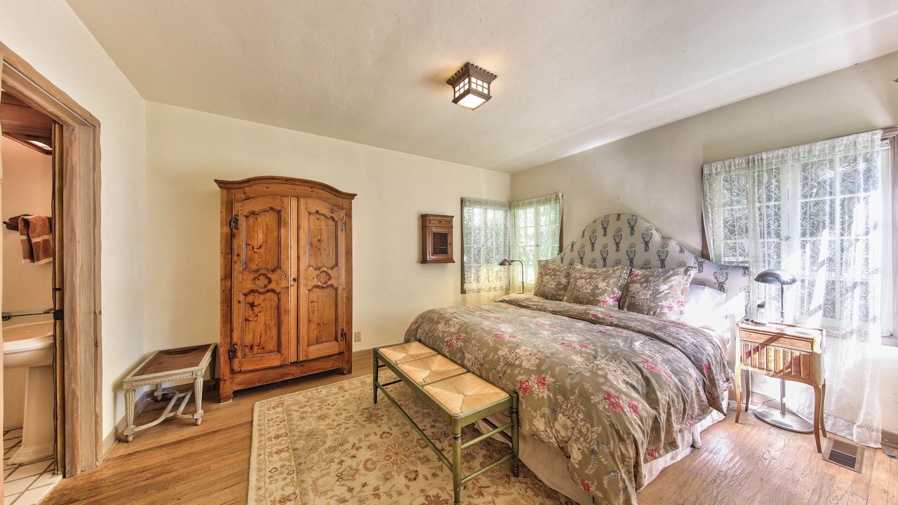 Photo of Bedroom in Golden Rectangle