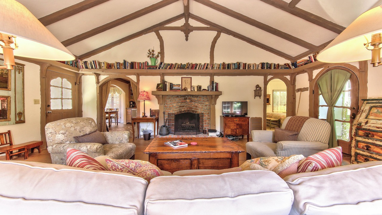 Photo of Livingroom in Golden Rectangle