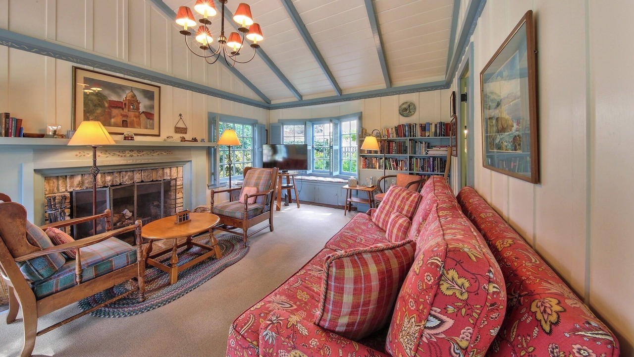 Photo of Livingroom in Carmel Point