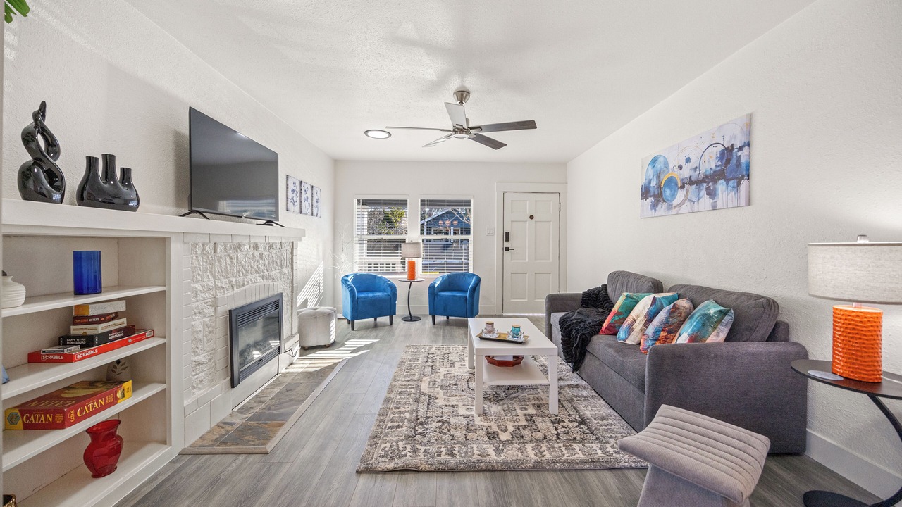 Photo of Livingroom in West Alameda