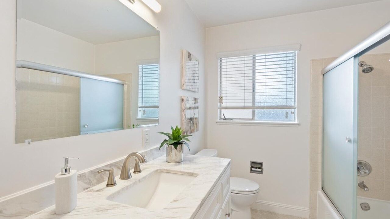 Photo of Bathroom in Woodland Acres - The Highlands