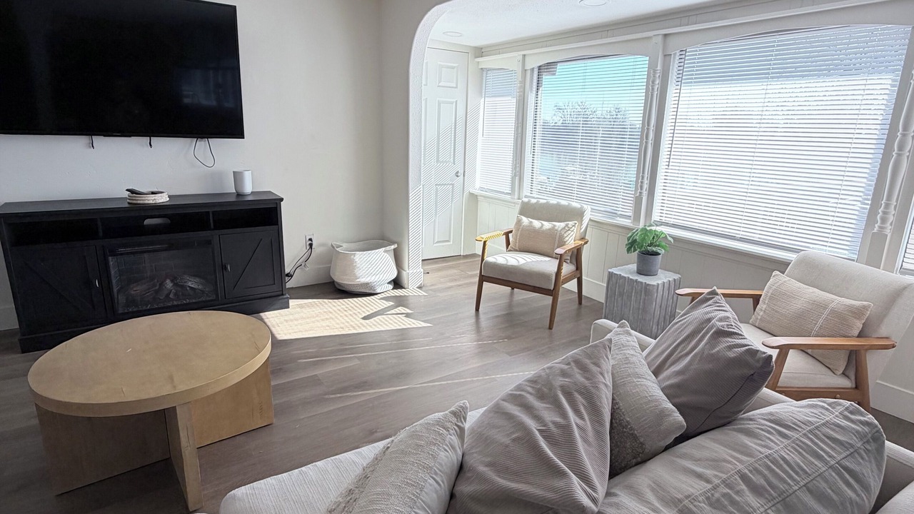Photo of Livingroom in Willow Creek