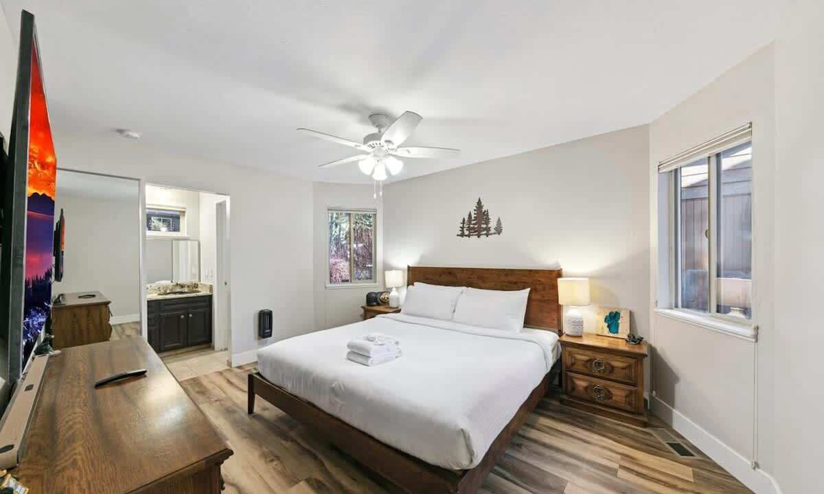 Photo of Bedroom in Tahoe Island