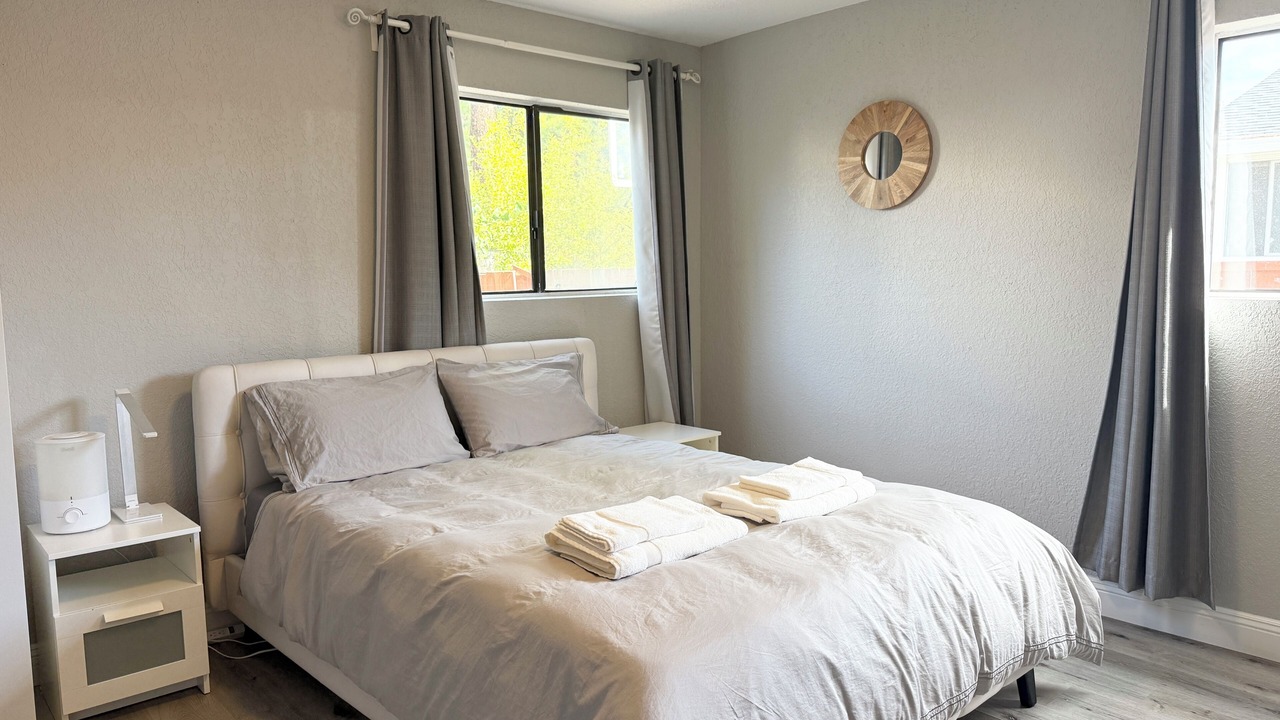Photo of Bedroom in East Palo Alto