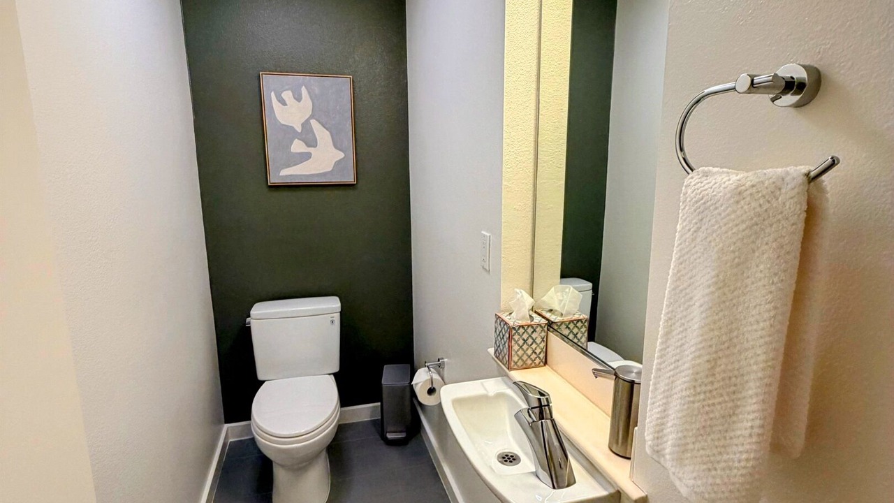 Photo of Bedroom in Emeryville