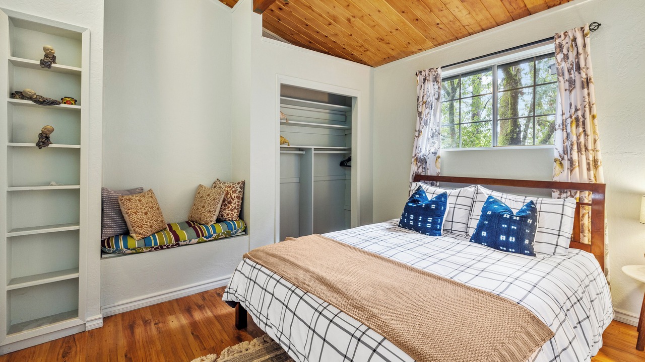 Photo of Bedroom in Forestville