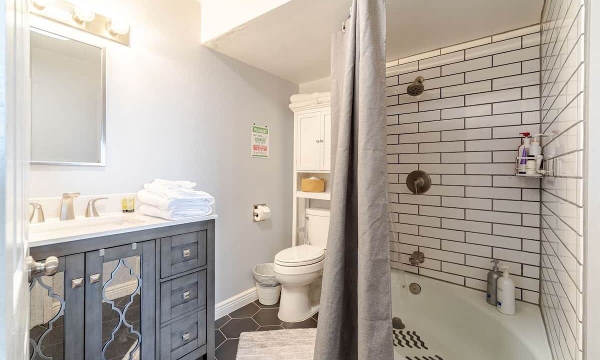 Photo of Bathroom in Point Richmond