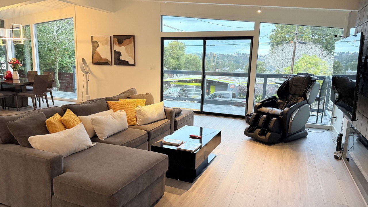 Photo of Livingroom in Highlands-Baywood Park