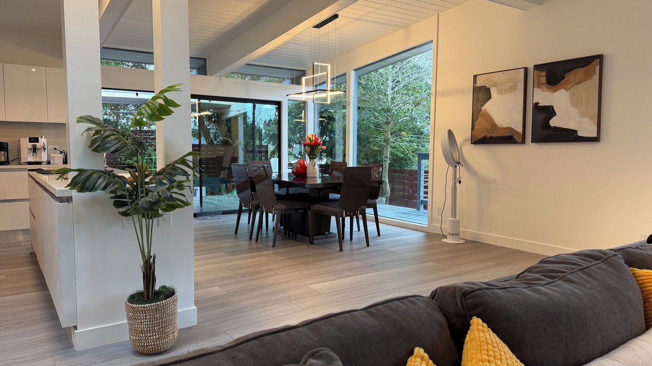 Photo of Livingroom in Highlands-Baywood Park