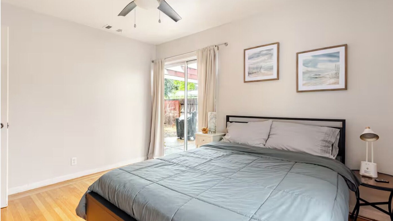 Photo of Bedroom in Suburban Park - Lorelei Manor - Flood Park Triangle