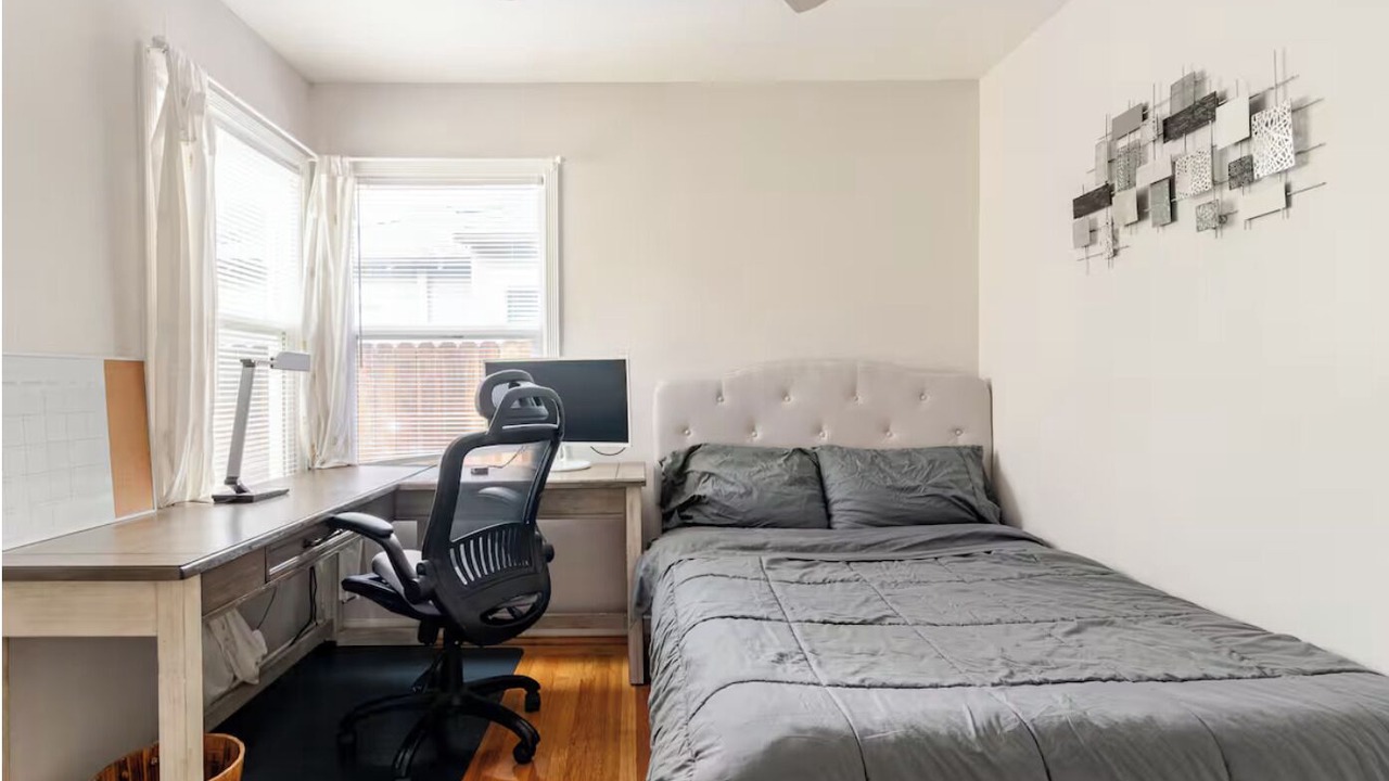 Photo of Bedroom in Suburban Park - Lorelei Manor - Flood Park Triangle