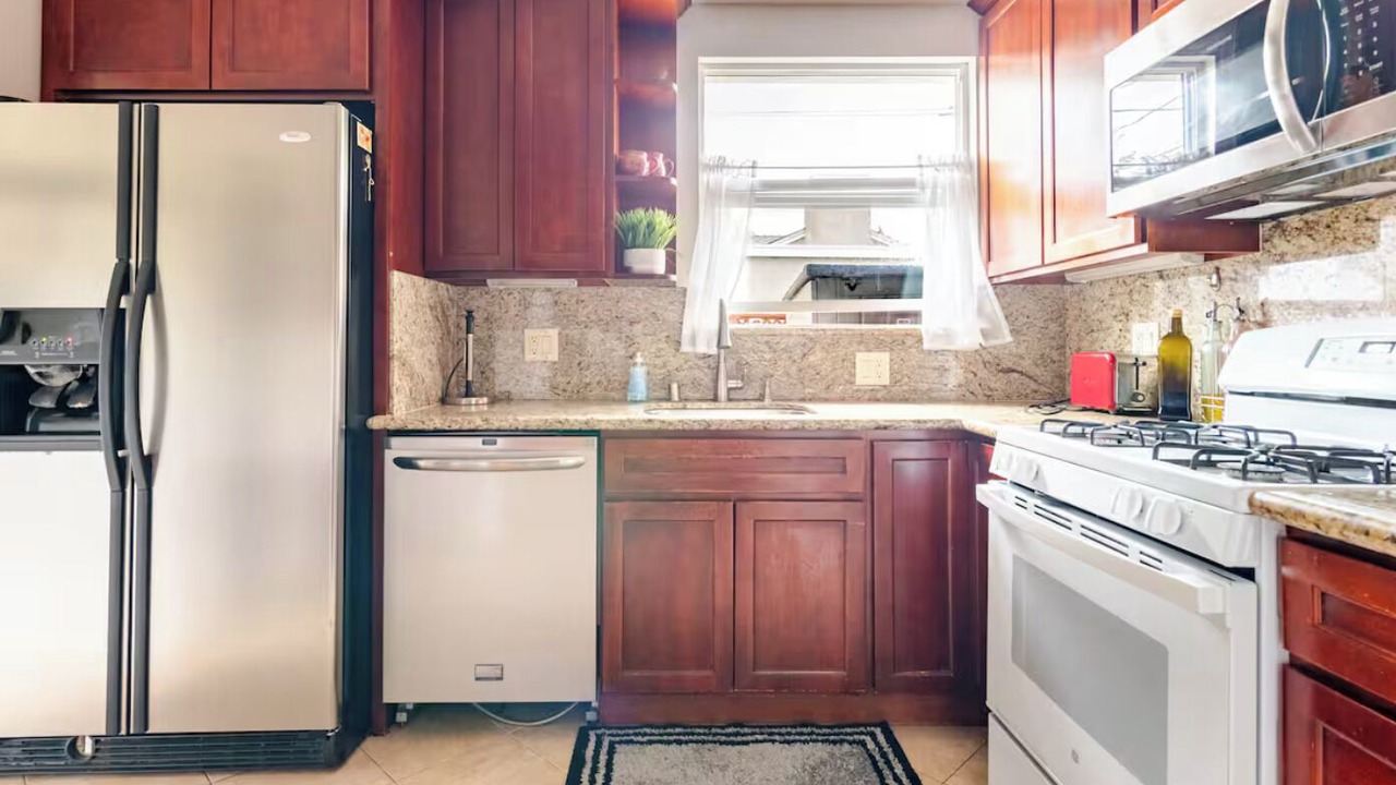 Photo of Kitchen in Suburban Park - Lorelei Manor - Flood Park Triangle