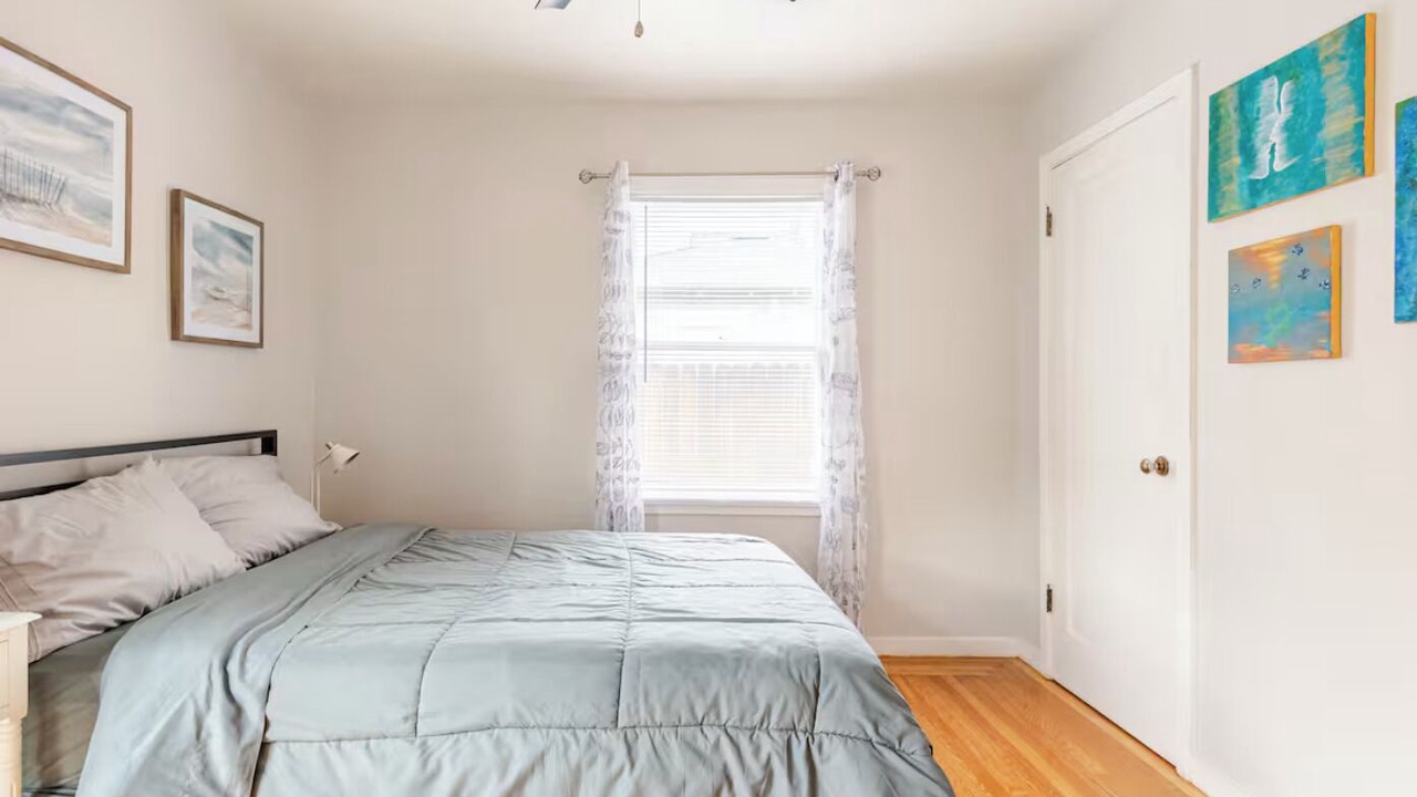 Photo of Bedroom in Suburban Park - Lorelei Manor - Flood Park Triangle