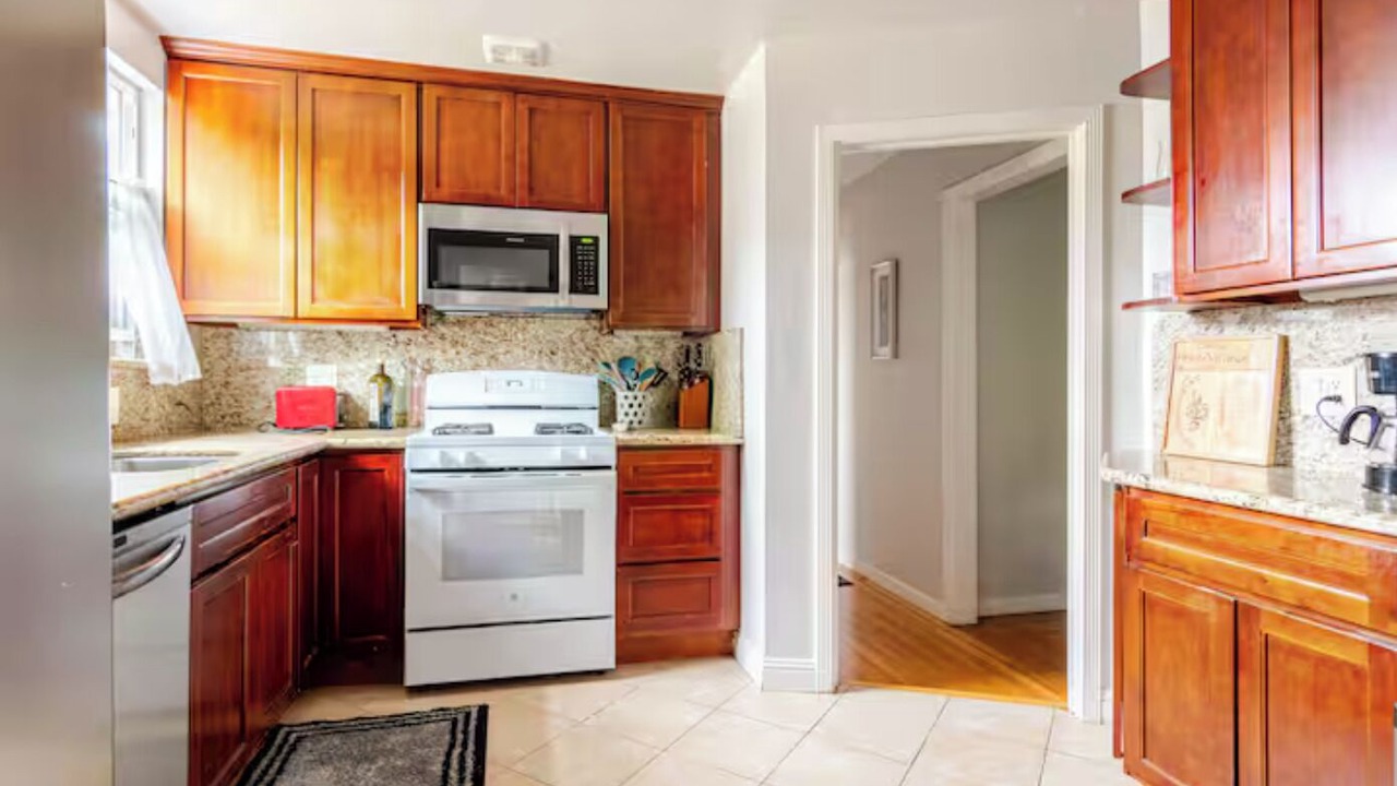 Photo of Kitchen in Suburban Park - Lorelei Manor - Flood Park Triangle