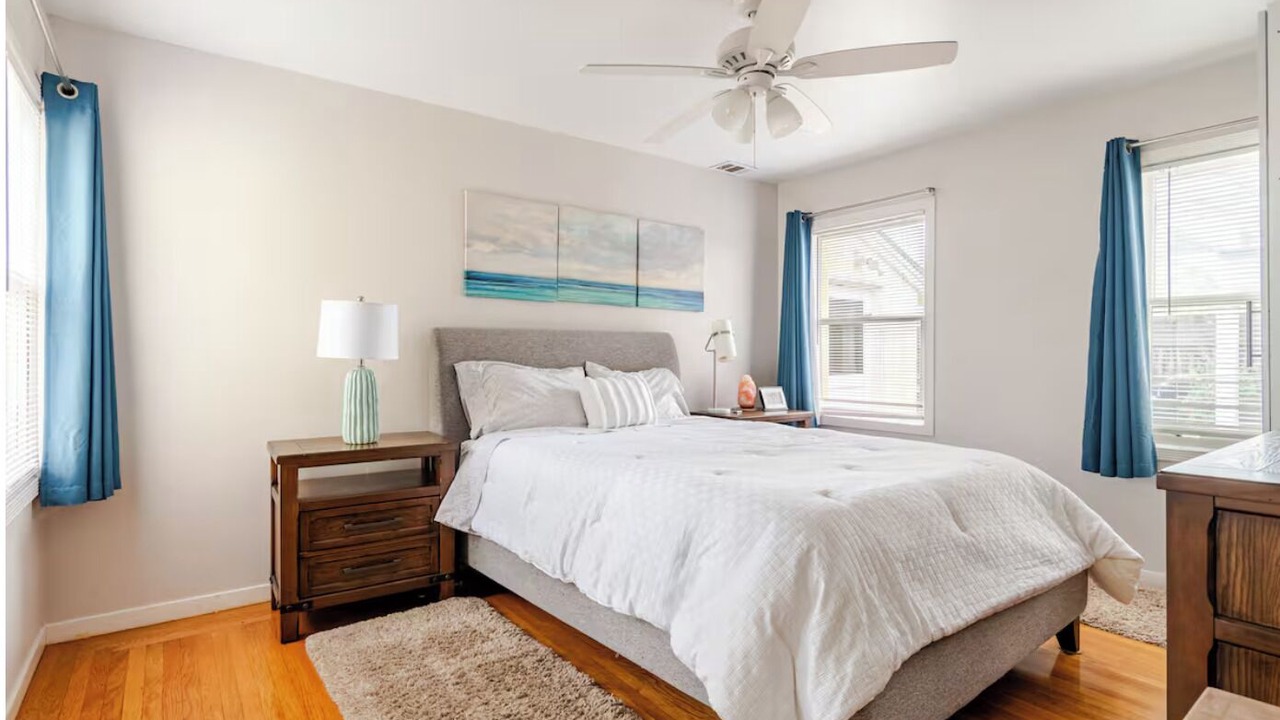 Photo of Bedroom in Suburban Park - Lorelei Manor - Flood Park Triangle