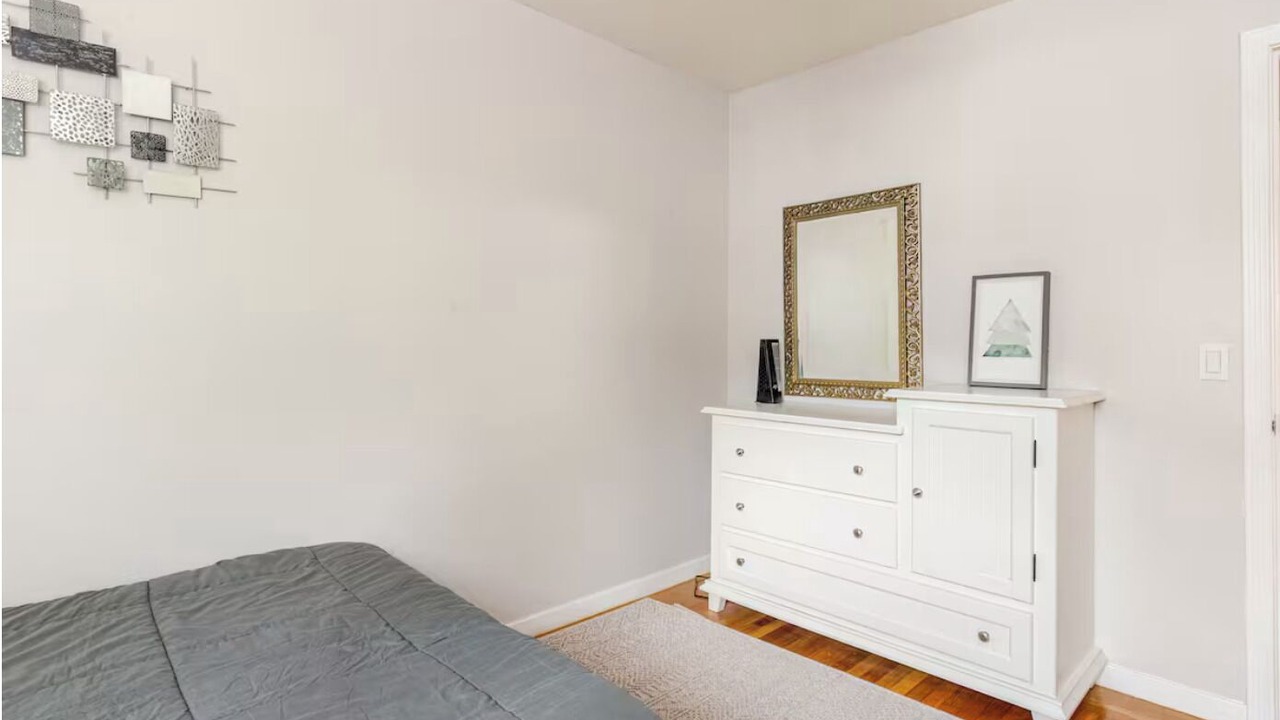 Photo of Bedroom in Suburban Park - Lorelei Manor - Flood Park Triangle