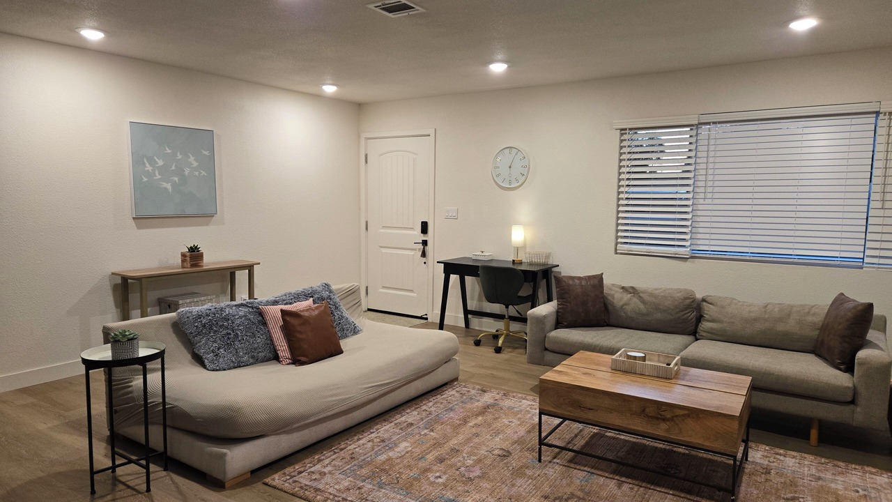Photo of Livingroom in North Oak Park