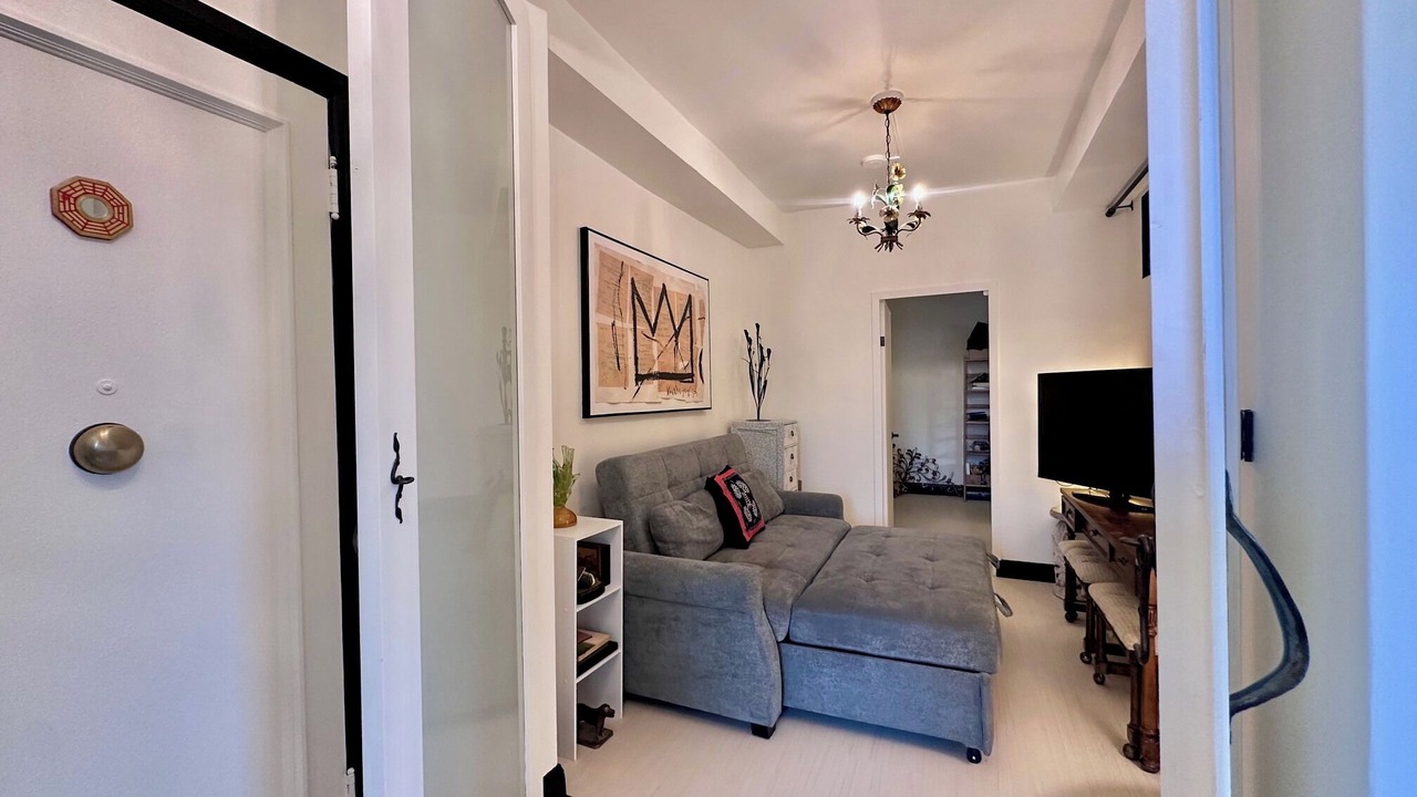 Photo of Livingroom in Tenderloin