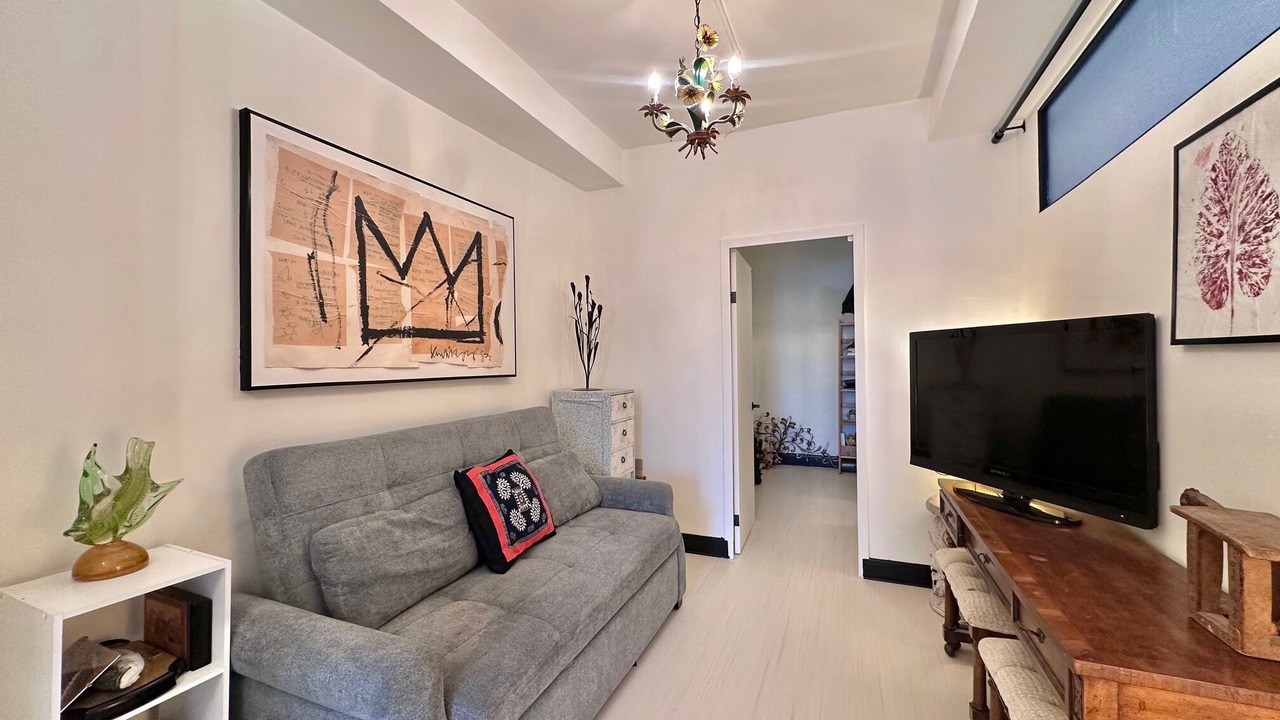 Photo of Livingroom in Tenderloin
