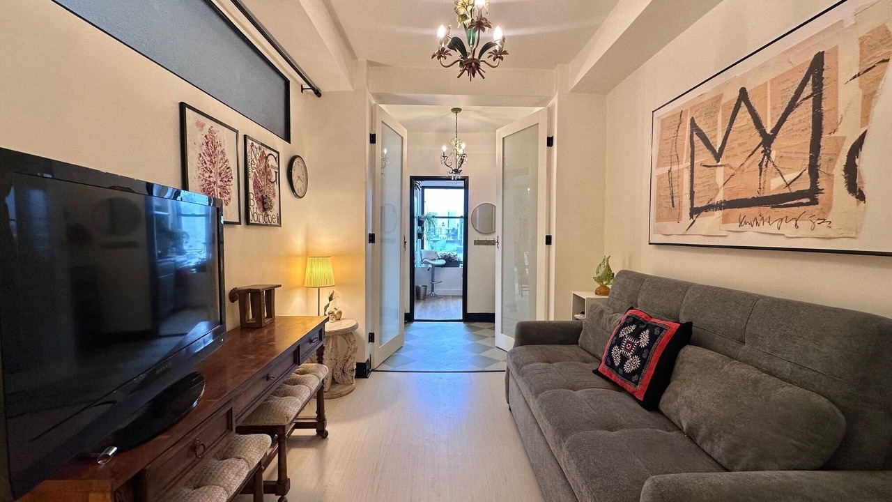 Photo of Livingroom in Tenderloin