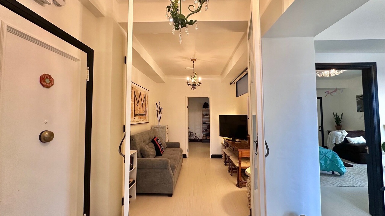 Photo of Livingroom in Tenderloin