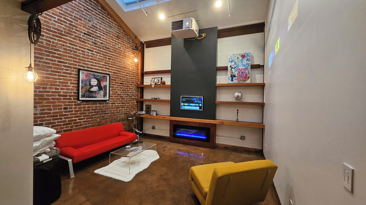 Photo of Livingroom in Fruitvale