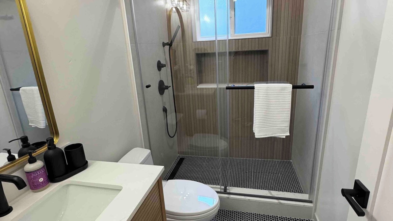 Photo of Bathroom in Garden Alameda