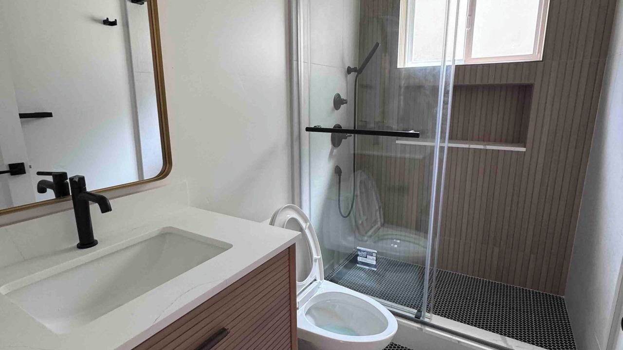 Photo of Bathroom in Garden Alameda