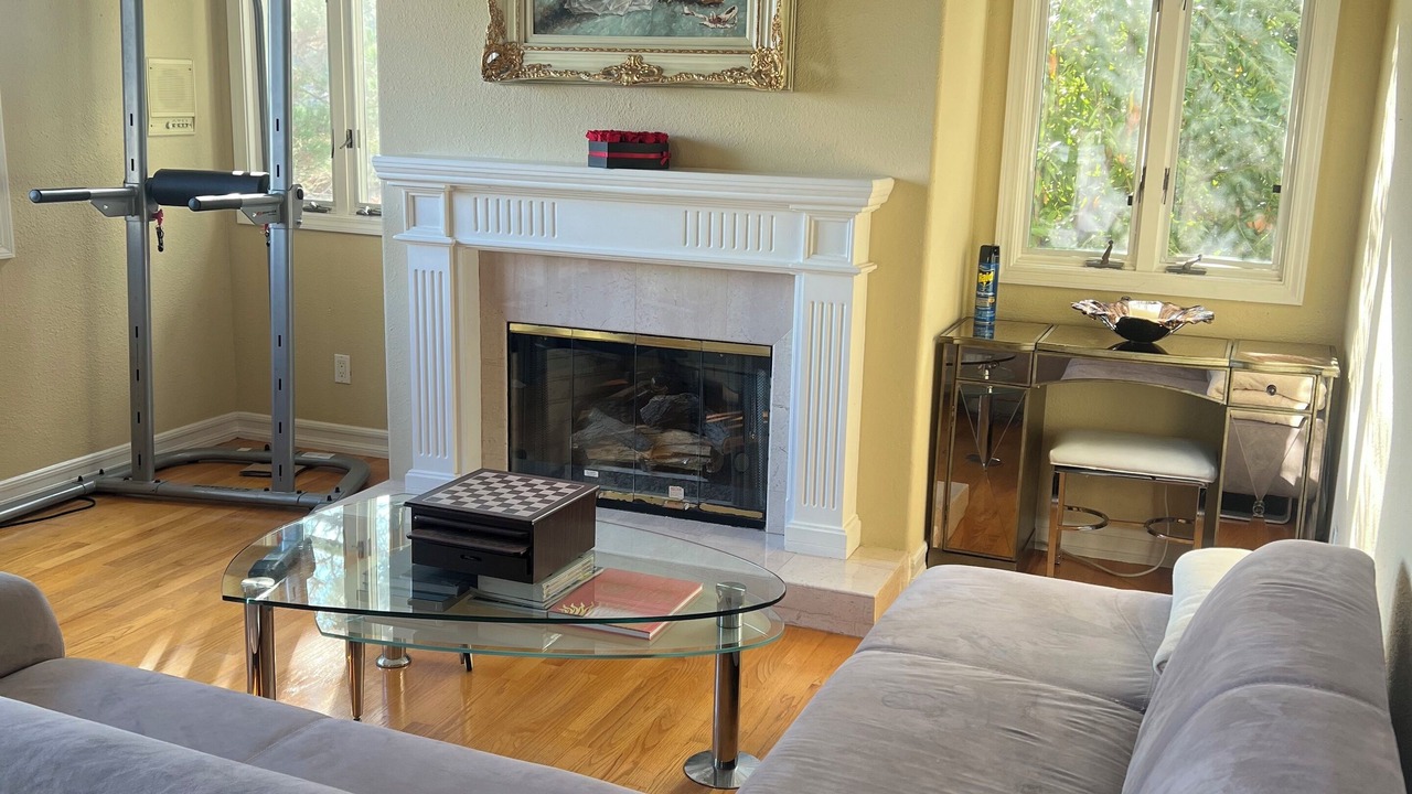 Photo of Livingroom in Burlingame Hills