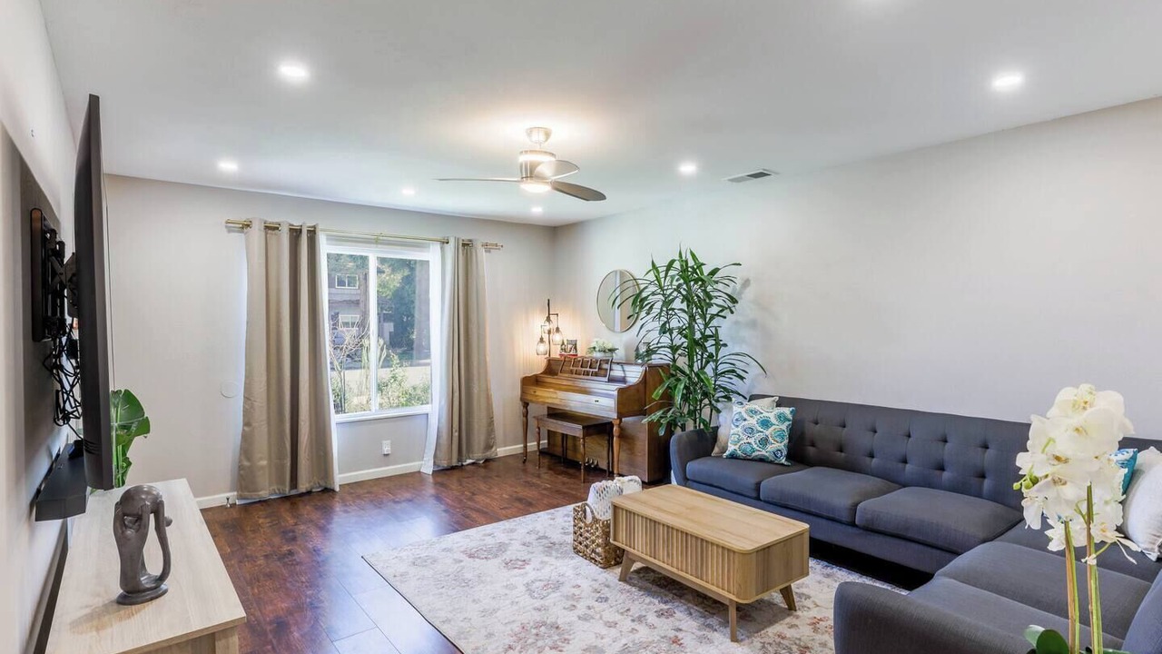 Photo of Livingroom in Fremont