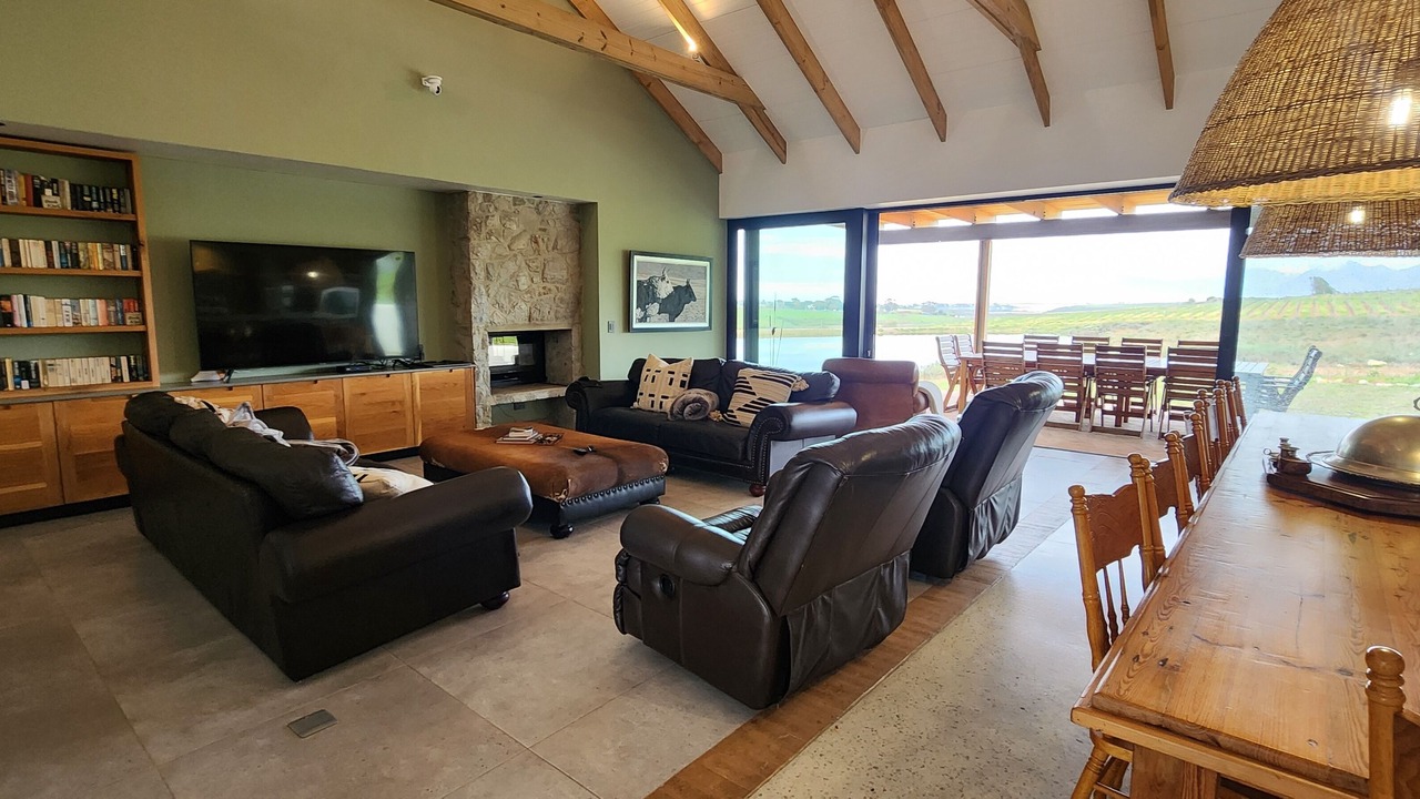 Photo of Livingroom in Elgin