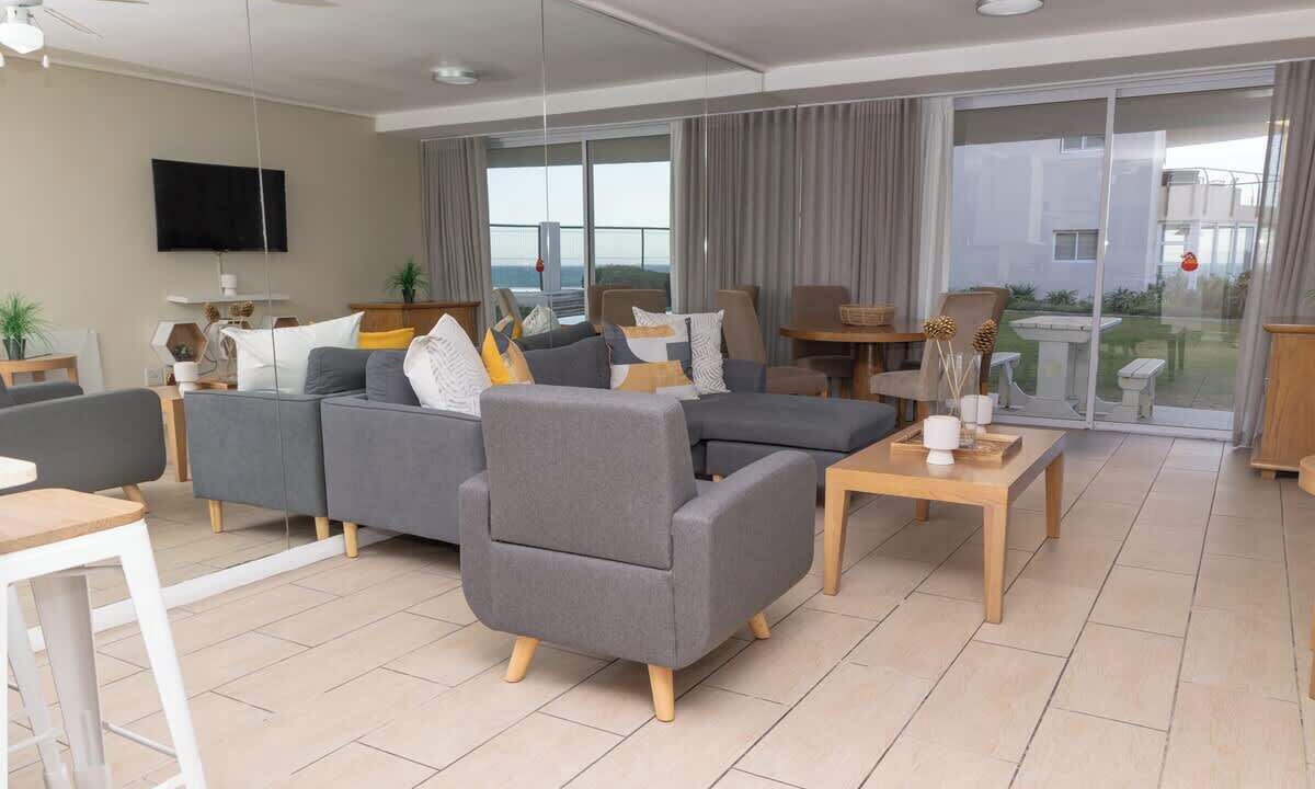 Photo of Livingroom in Lagoon Beach
