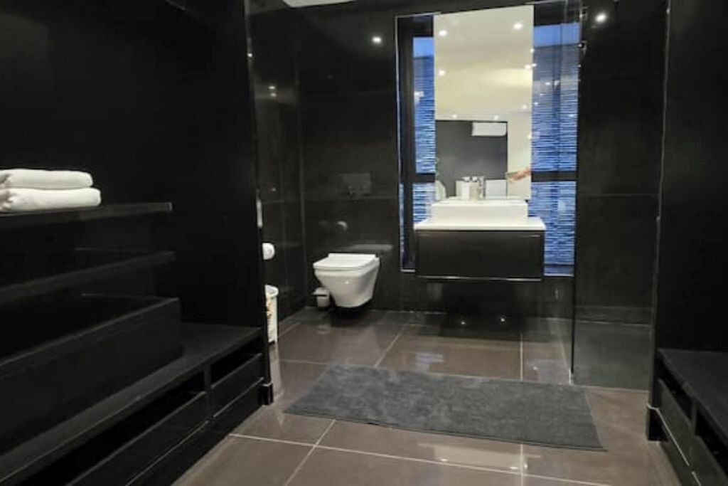 Photo of Bathroom in Sea Point Promenade