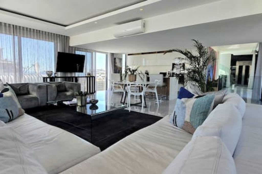 Photo of Livingroom in Sea Point Promenade