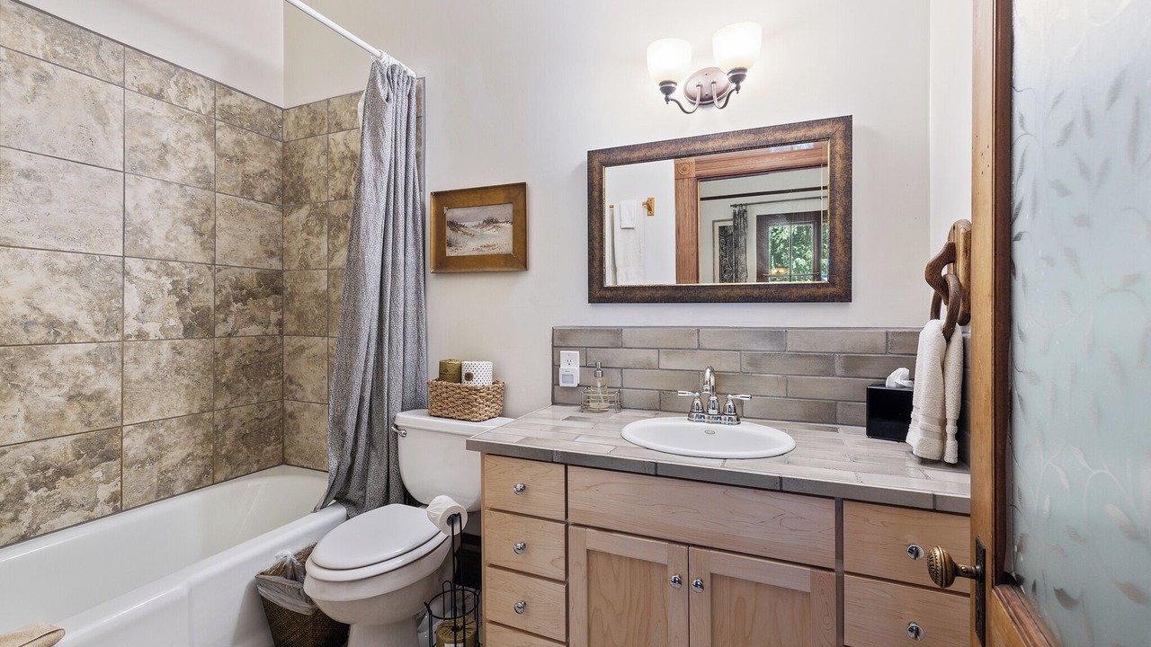 Photo of Bathroom in Redwood Valley