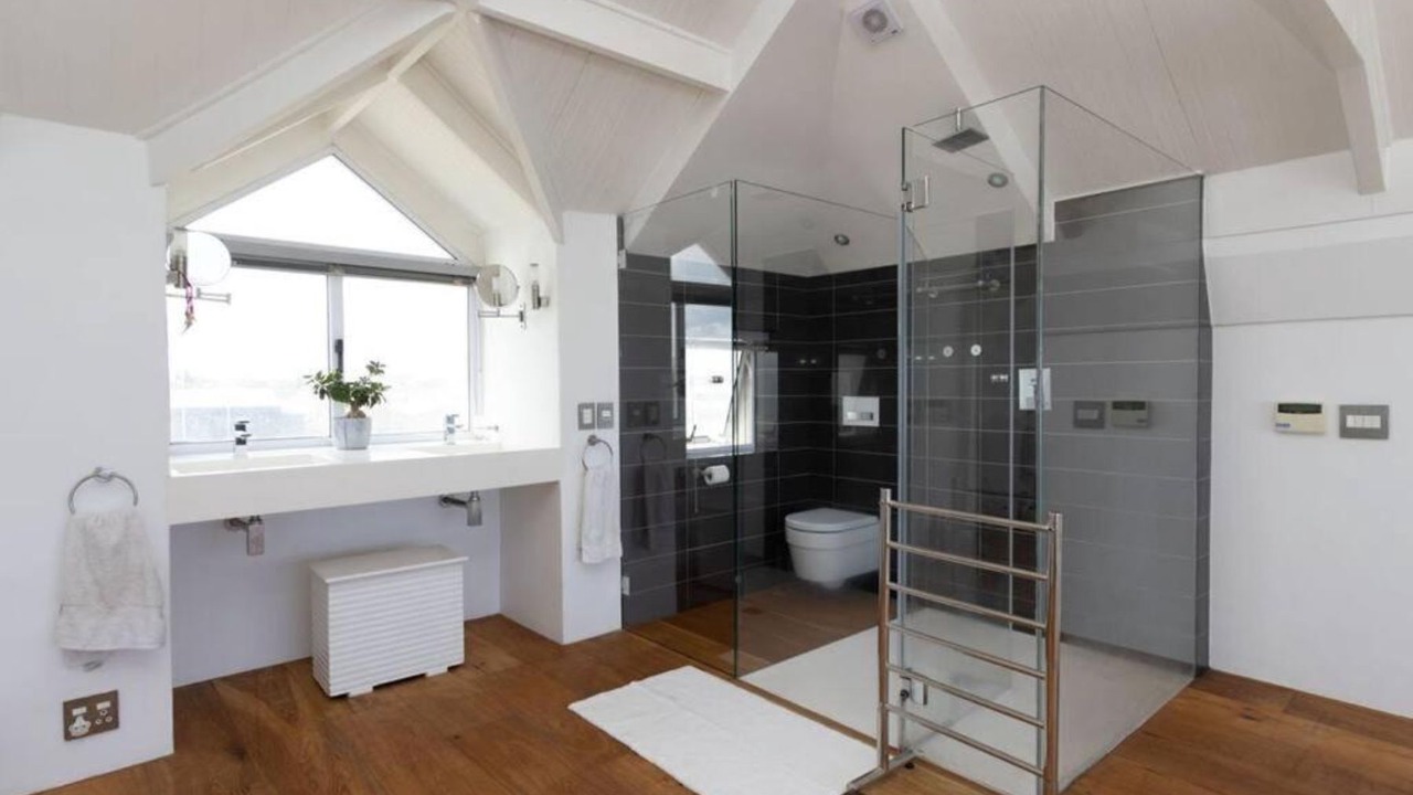 Photo of Bathroom in Lagoon Beach