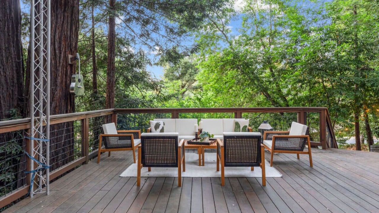 Photo of Outdoor in Lexington Hills