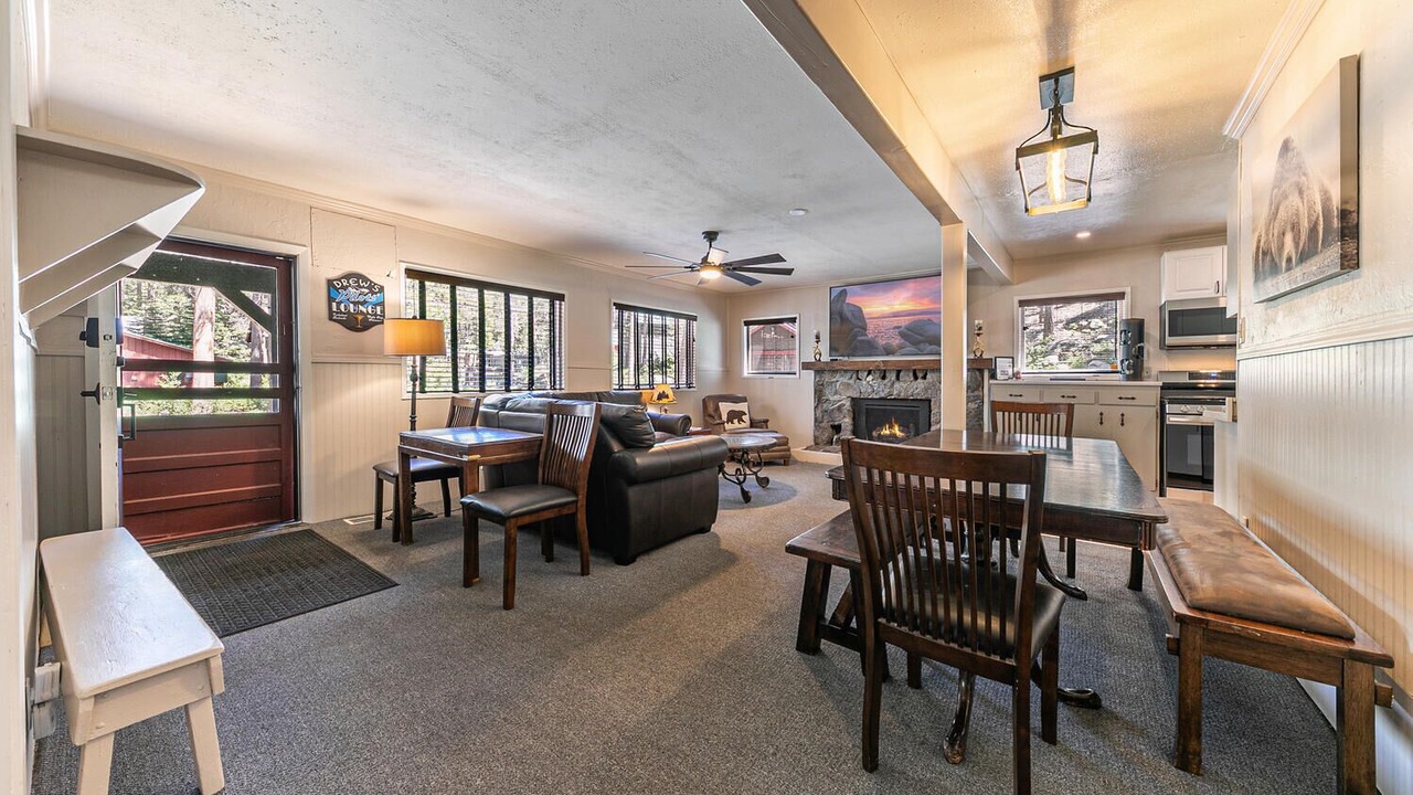 Photo of Livingroom in Donner Lake Woods