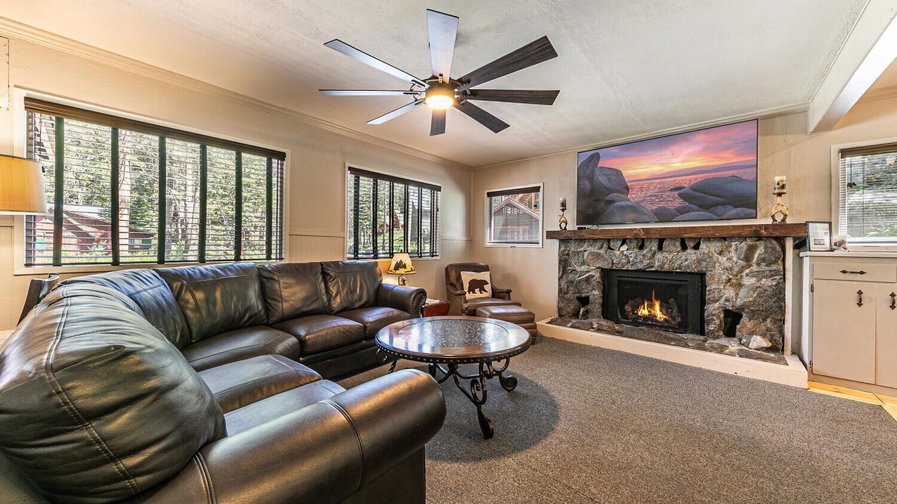Photo of Livingroom in Donner Lake Woods
