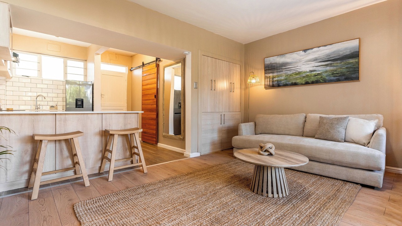 Photo of Livingroom in Three Anchor Bay