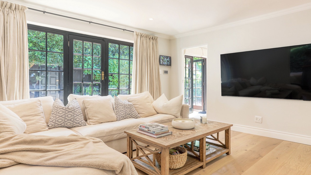 Photo of Livingroom in Newlands